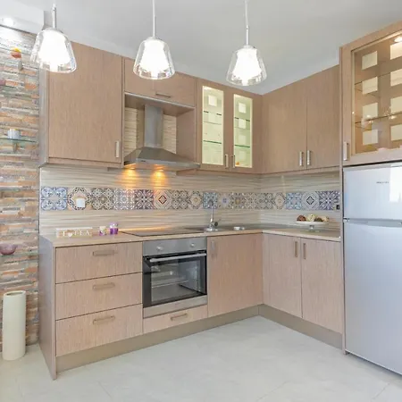 Апартаменти Spacious For 4 In The Center Of Rhodes Rhodes City